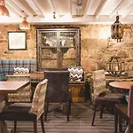 Old Court House Hotel 5*