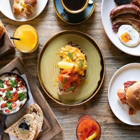 Old Court House Отель Ст. Обин