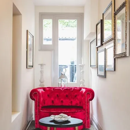Old Court House 5*